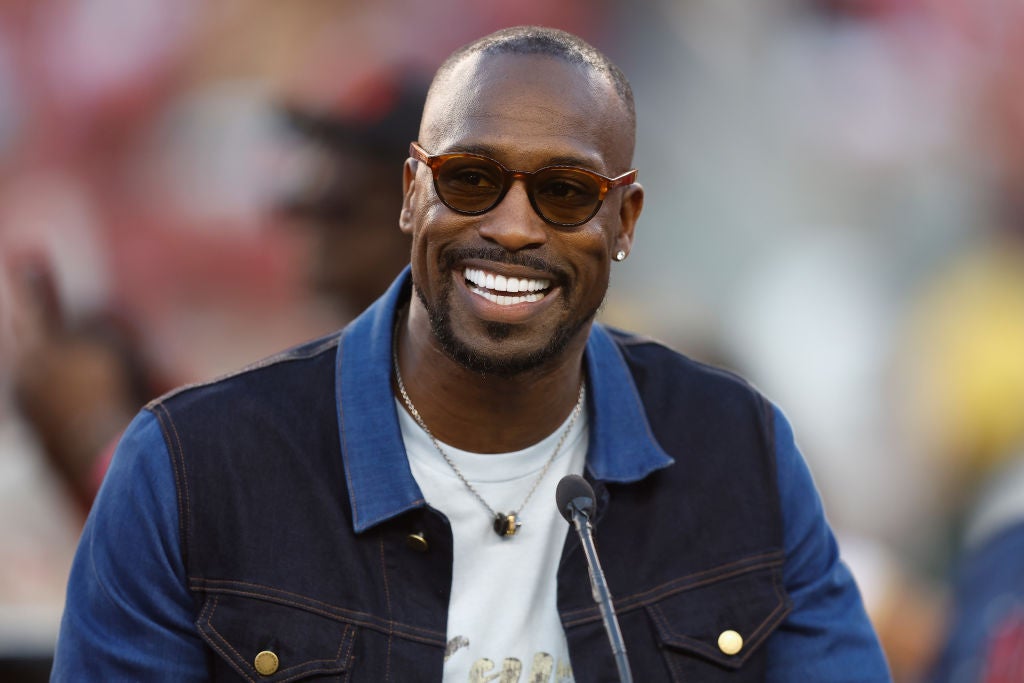 NFL Legend Vernon Davis Makes His Next Big Play: Investing In Women's Sports