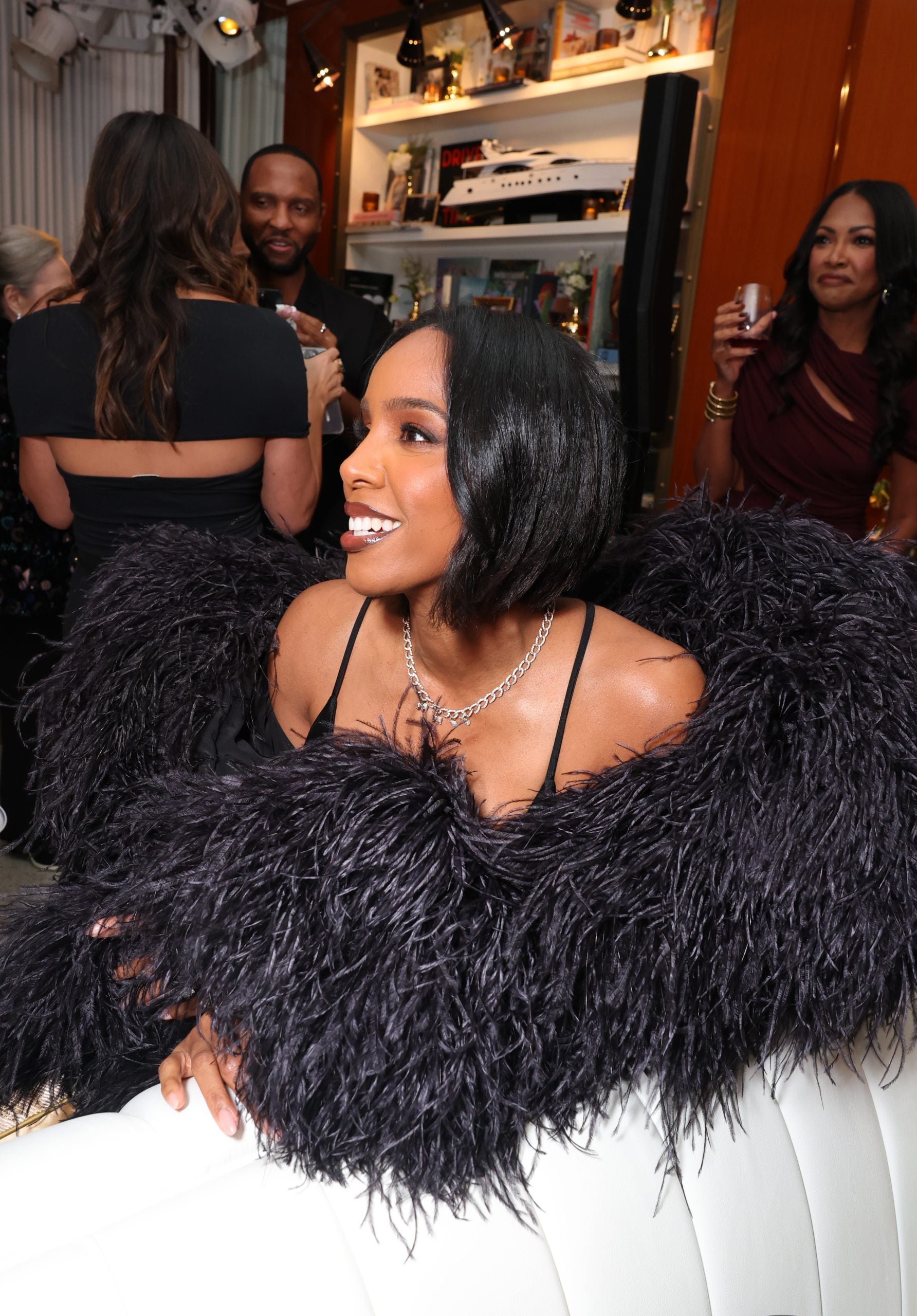 Kelly Rowland Stuns In Jet Black Bob