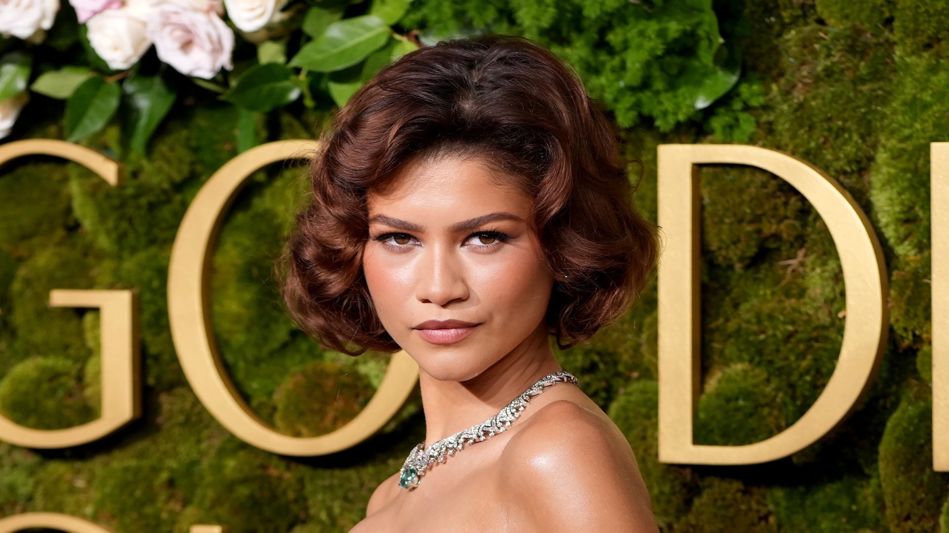 How Zendaya’s Classic Golden Globes Hair Came Together