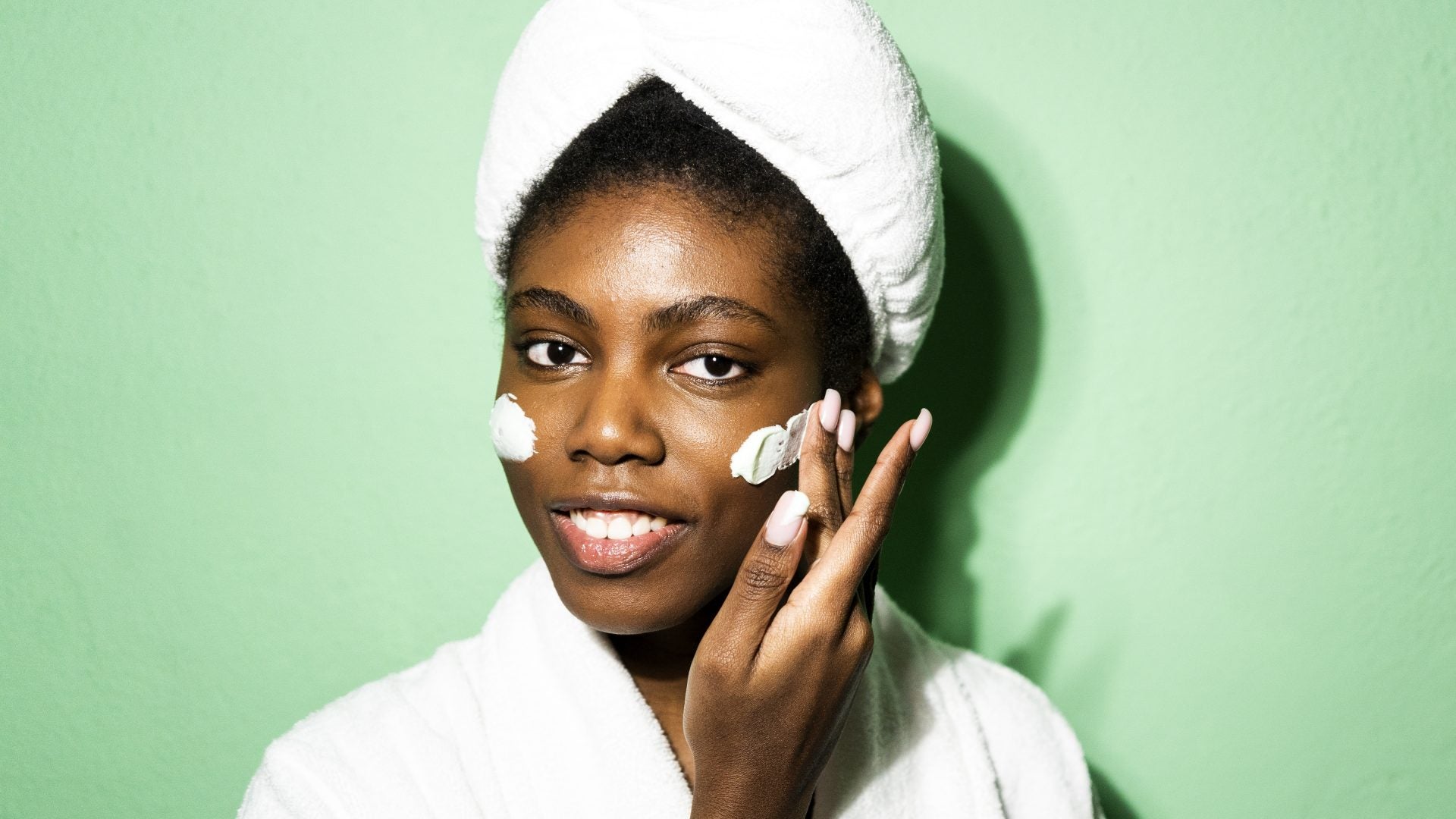 Could Calamine Lotion Be Your Next Makeup Hack? – Essence