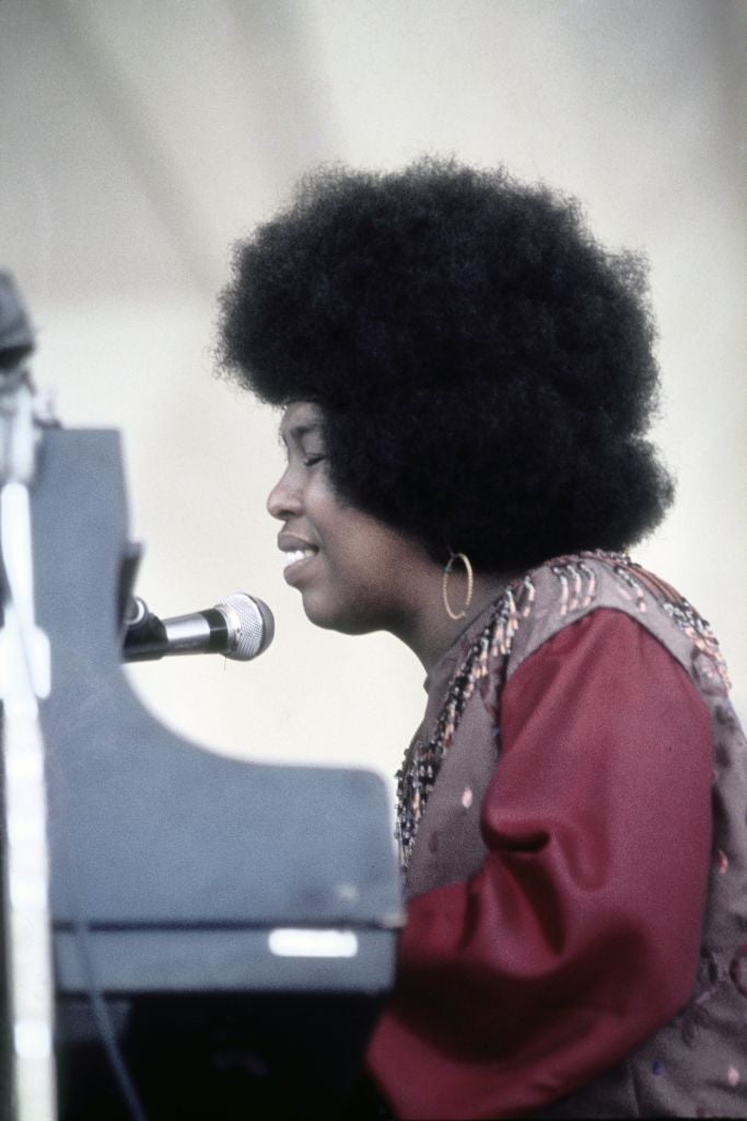 Roberta Flack’s Most Iconic Beauty Moments