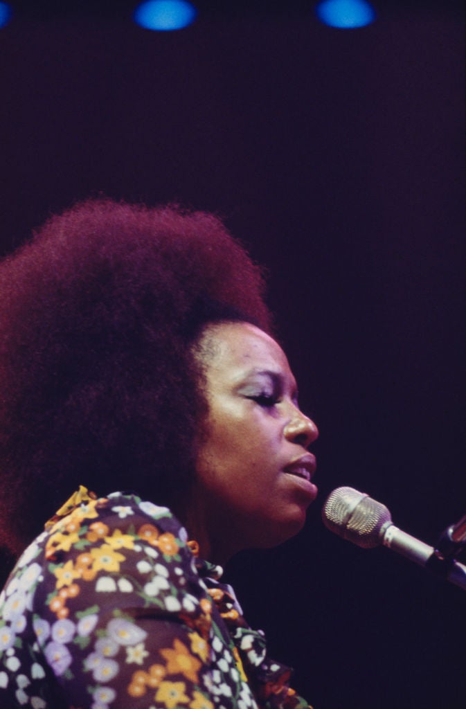 Roberta Flack’s Most Iconic Beauty Moments