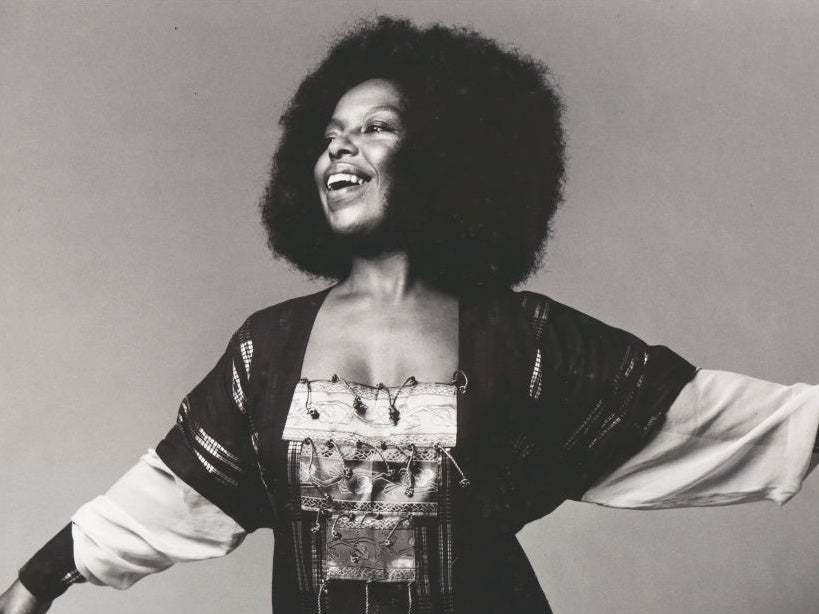 Roberta Flack’s Most Iconic Beauty Moments