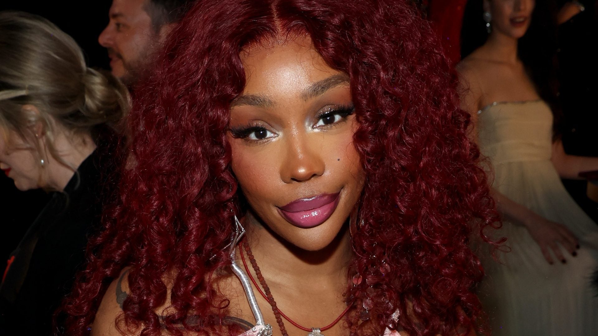 SZA Went Red—And Reference-Free—For The 2025 Grammys